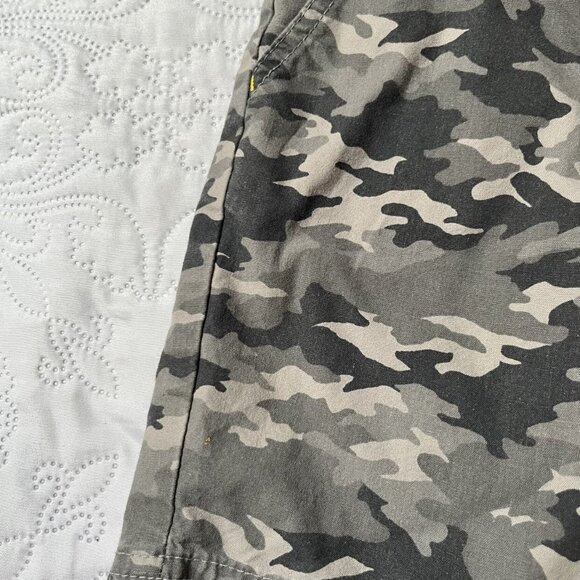 Circo Camouflage Pull On Shorts Size 5T - Picture 5 of 7